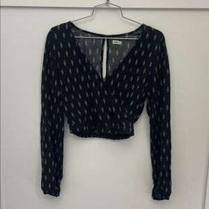 Hollister Black and White Wrap Blouse size Small